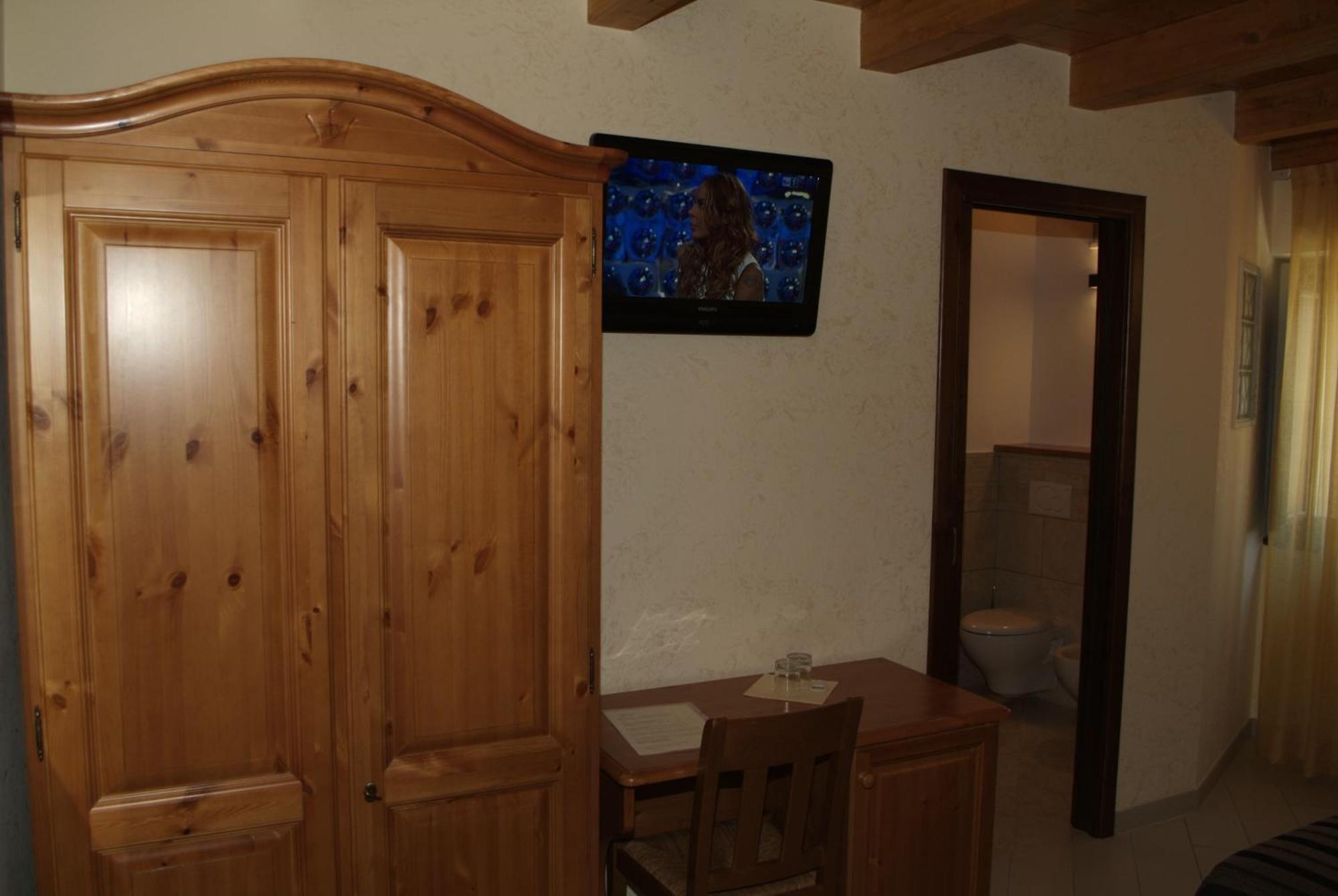Locanda Dal Sor Francesco Vetralla Rum bild
